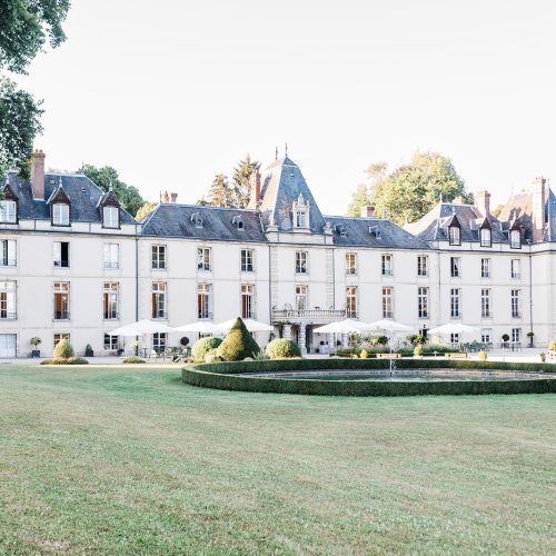 Château élégant en Normandie entouré de jardins à la française