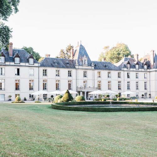 Château élégant en Normandie entouré de jardins à la française
